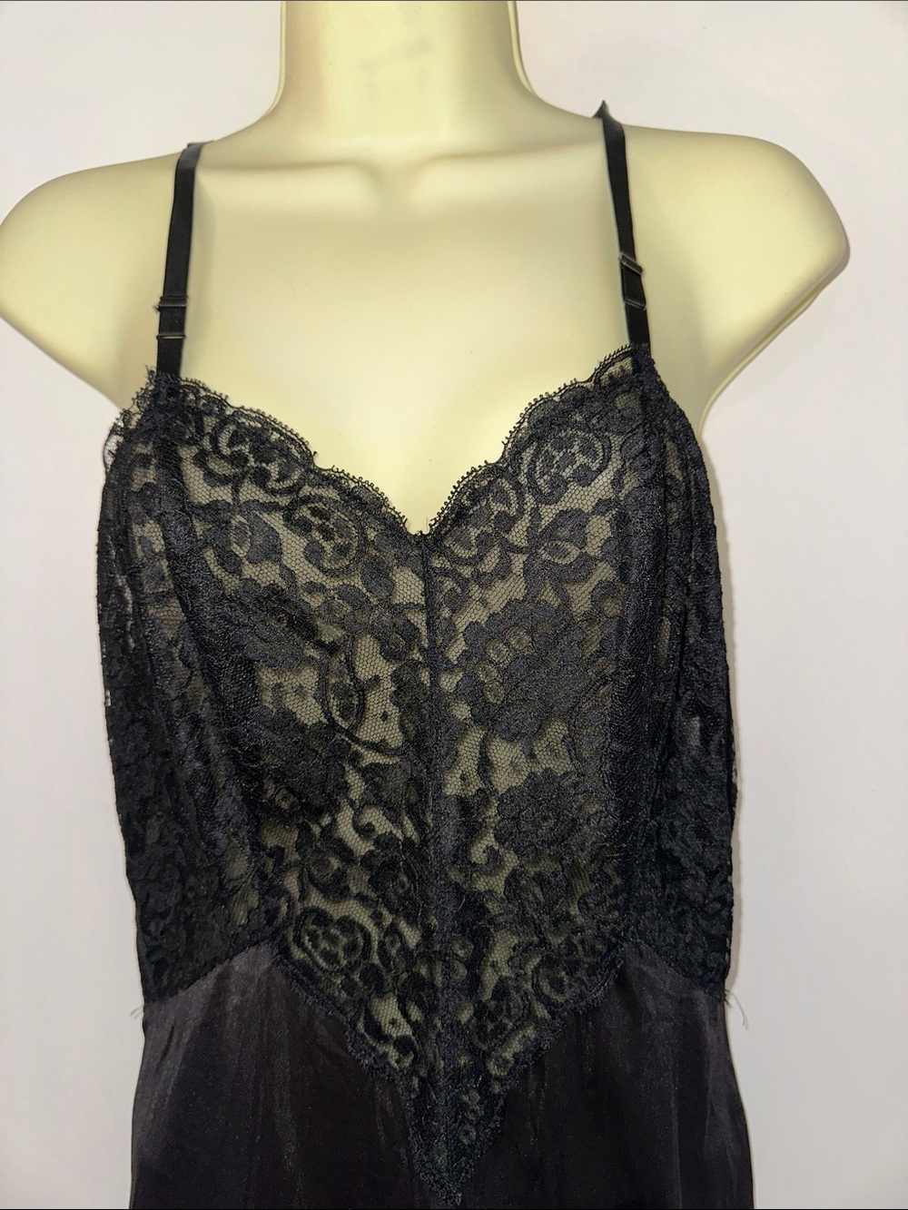 Vintage 60s Vanity Fair Black Nylon Full Slip with Lace Bodice‎ & Trim - Picture 2 of 7